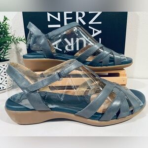 💥3/$50 NIB! Naturalizer “Nella” Denim Blue Strappy Sandals Cushioned Footbed